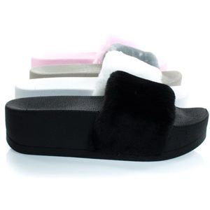 Black high platform faux fur slippers 🖤